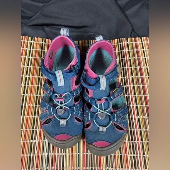 KEEN Shoes - 𝅺keen Clearwater CNS Sandals, waterproof, Women Size 5